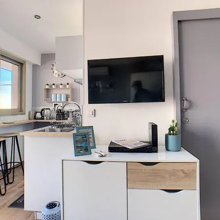 Juan Les Pins Centre - Neuf Avec Terrasse - 3 Mins Des Plages - Jazz アパート アンティーブ