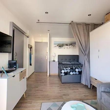 Juan Les Pins Centre - Neuf Avec Terrasse - 3 Mins Des Plages - Jazz Apartment Antibes